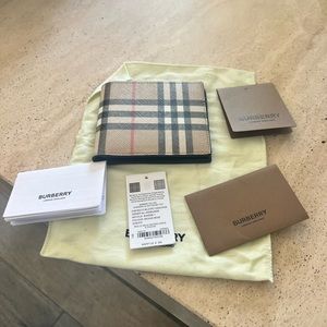 Burberry Mens Bifold Pants wallet new with tags.